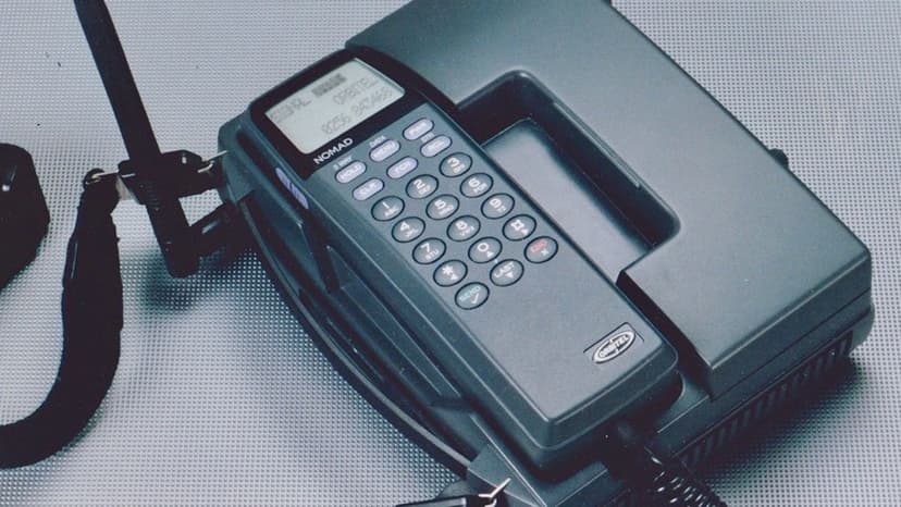 Top 10 Oldest Cell Phones In The World 2025