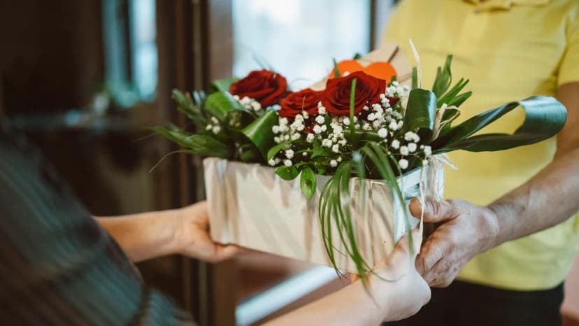 How Flower Delivery Saves Long-Distance Relationships
