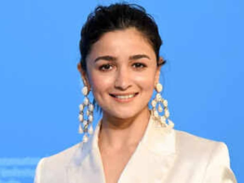 Top 10 Richest Bollywood Actresses In The World 2025