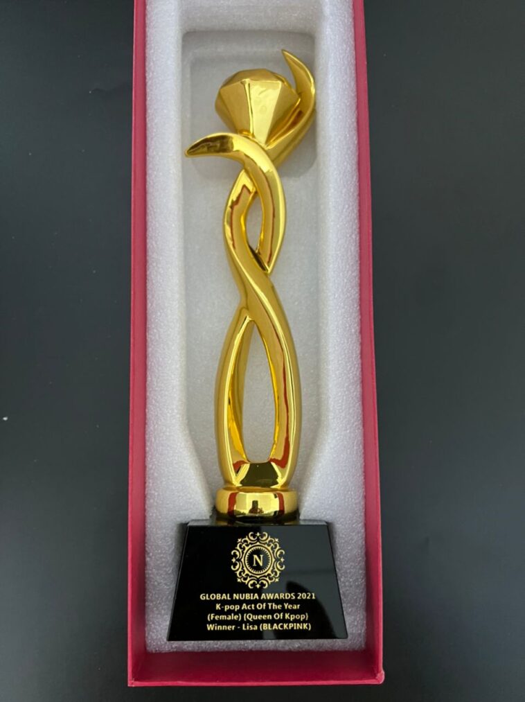 Lisa Wins Female K-pop Idol Of The Year Award (Queen Of Kpop 2021)